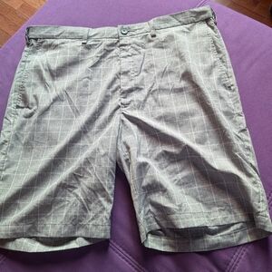 Haggar Men's Light Gray Checkered Shorts